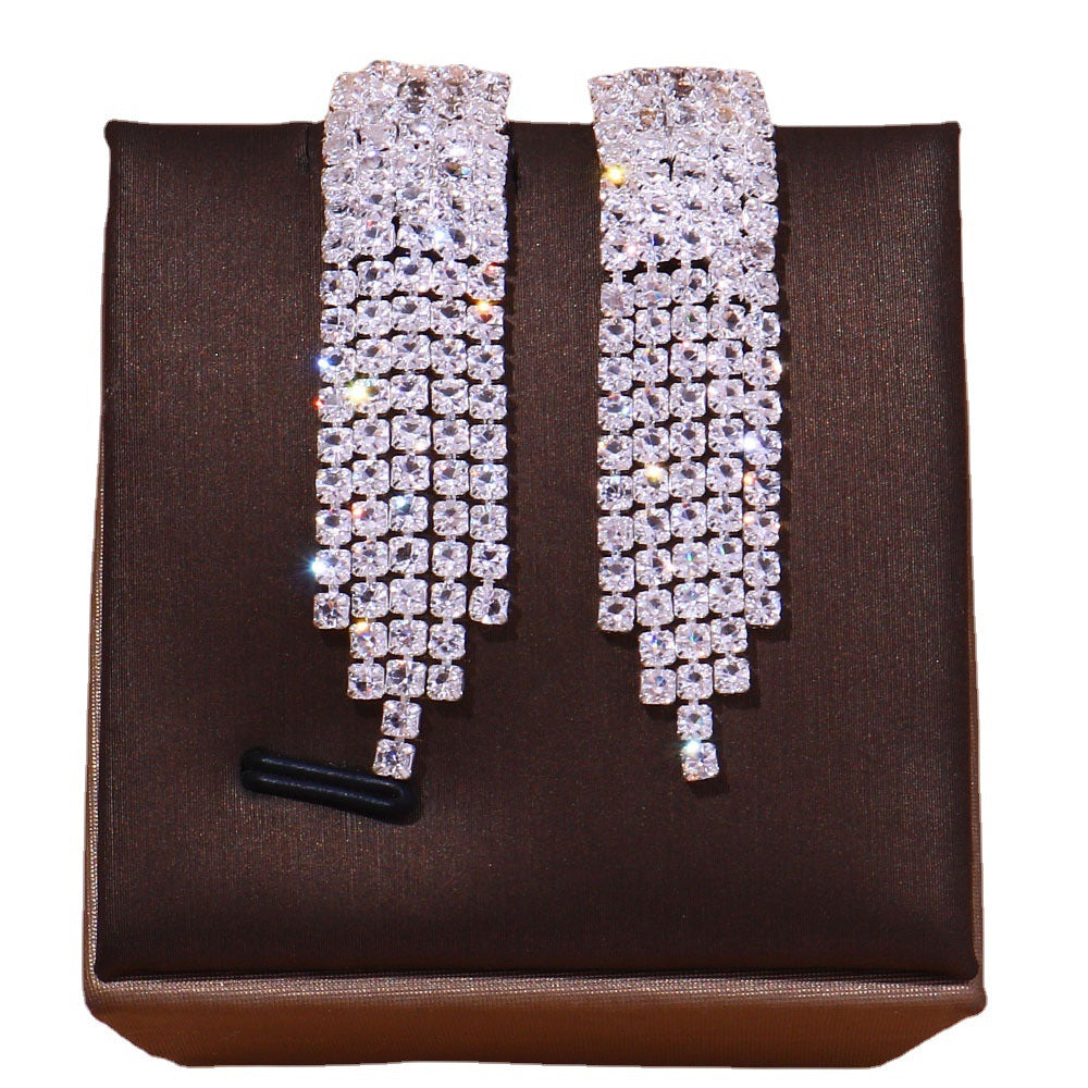 Vierteiliges Set Halskette mit Mikro-Intarsien und Quasten aus Zirkon