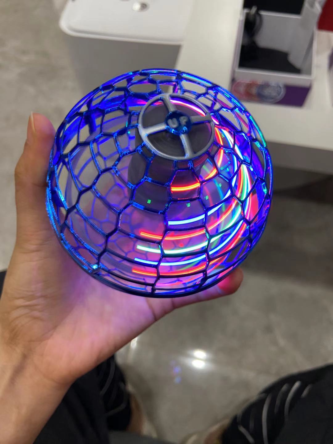 Mini-Ufo Flynova Pro Flying Ball Spielzeug Handgesteuert